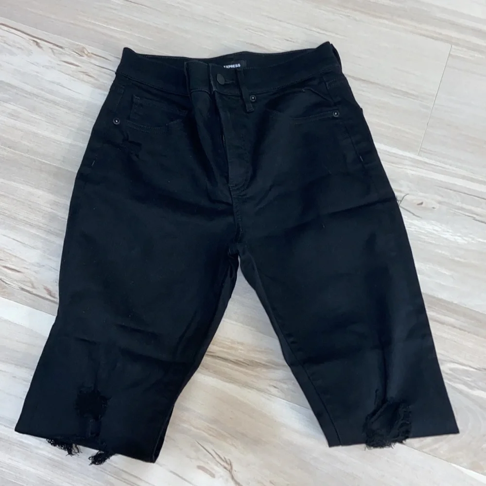 High waist Capri style black jeans